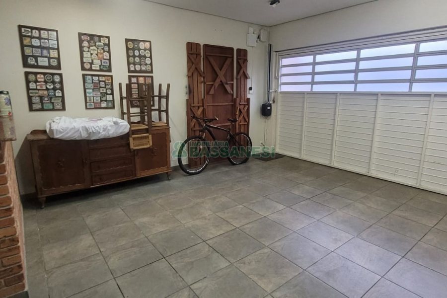 Casa com 270m², 3 dormitórios, 2 vagas, no bairro Altos do Seminario em Caxias do Sul para Comprar