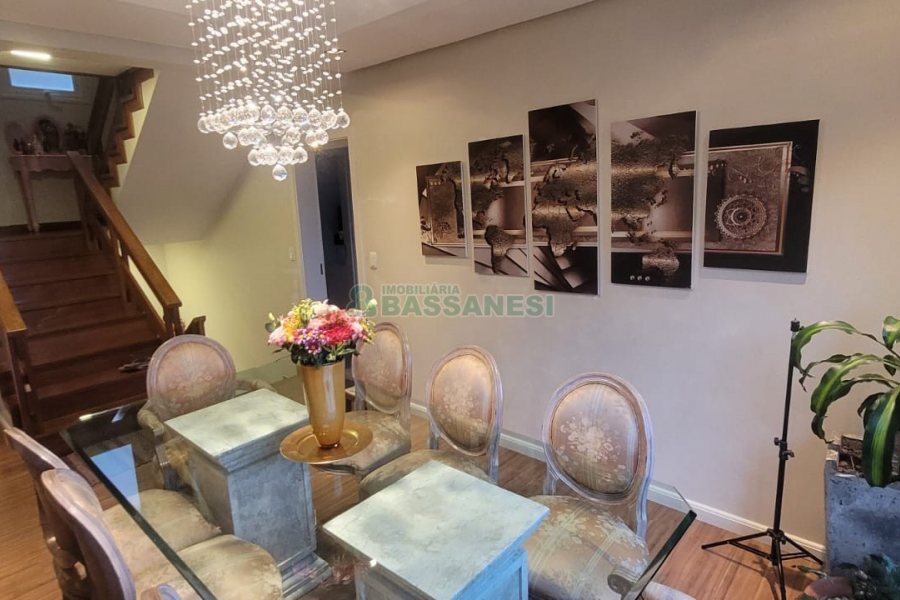 Casa com 270m², 3 dormitórios, 2 vagas, no bairro Altos do Seminario em Caxias do Sul para Comprar