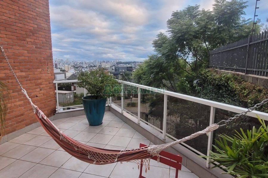 Casa com 270m², 3 dormitórios, 2 vagas, no bairro Altos do Seminario em Caxias do Sul para Comprar