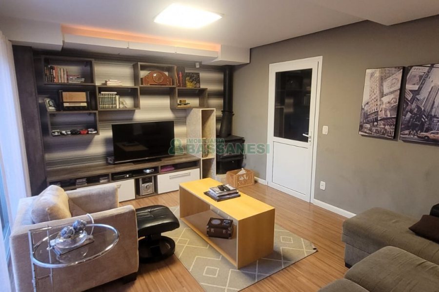 Casa com 270m², 3 dormitórios, 2 vagas, no bairro Altos do Seminario em Caxias do Sul para Comprar