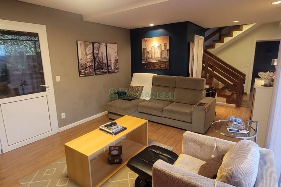 Casa com 270m², 3 dormitórios, 2 vagas, no bairro Altos do Seminario em Caxias do Sul para Comprar