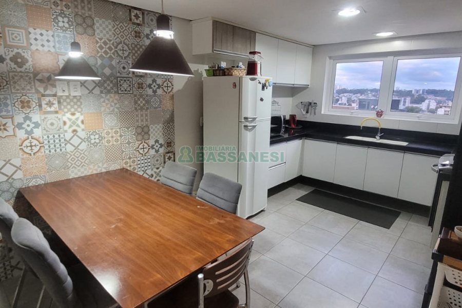 Casa com 270m², 3 dormitórios, 2 vagas, no bairro Altos do Seminario em Caxias do Sul para Comprar