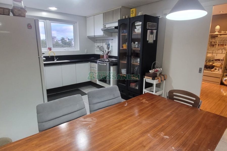 Casa com 270m², 3 dormitórios, 2 vagas, no bairro Altos do Seminario em Caxias do Sul para Comprar