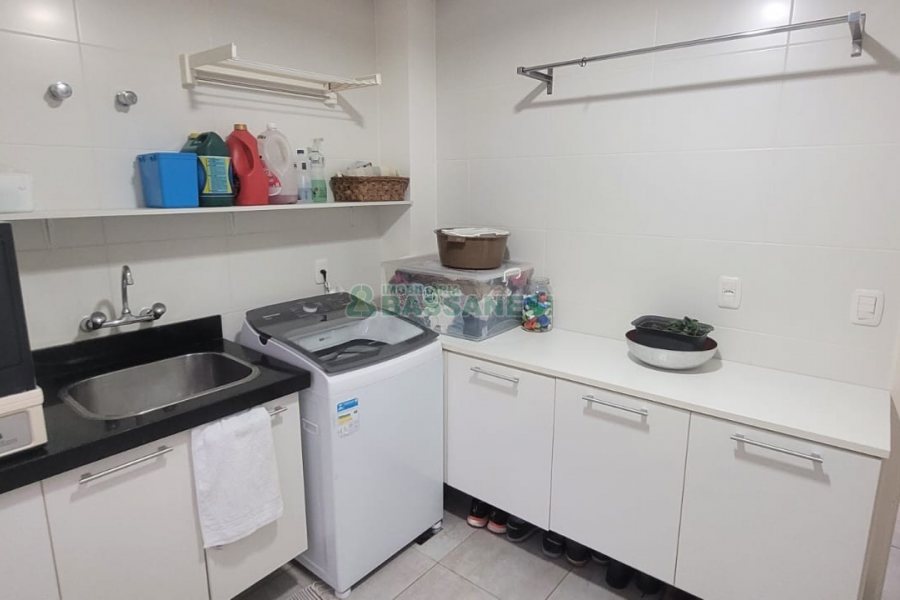 Casa com 270m², 3 dormitórios, 2 vagas, no bairro Altos do Seminario em Caxias do Sul para Comprar