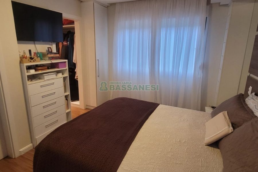 Casa com 270m², 3 dormitórios, 2 vagas, no bairro Altos do Seminario em Caxias do Sul para Comprar