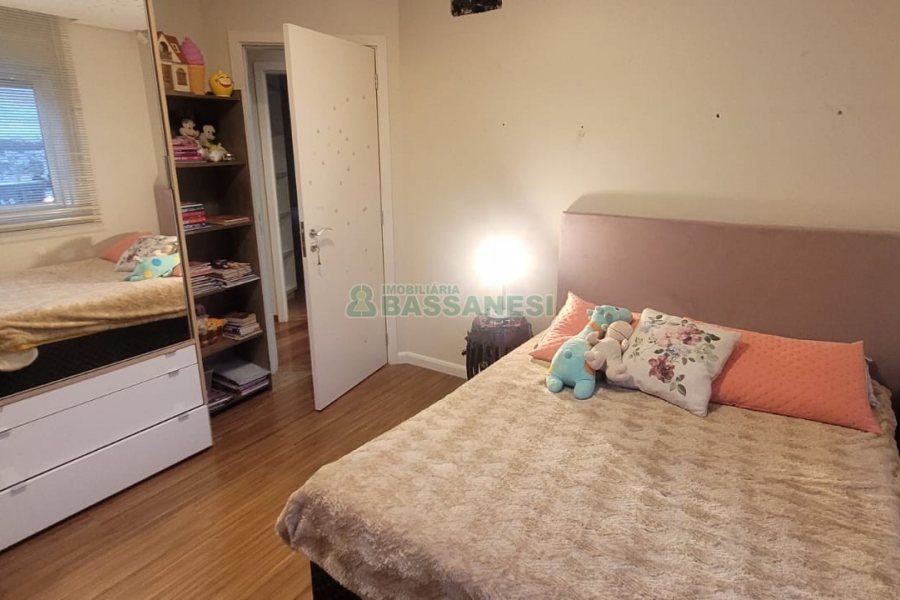 Casa com 270m², 3 dormitórios, 2 vagas, no bairro Altos do Seminario em Caxias do Sul para Comprar