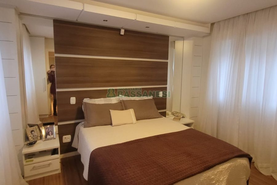 Casa com 270m², 3 dormitórios, 2 vagas, no bairro Altos do Seminario em Caxias do Sul para Comprar