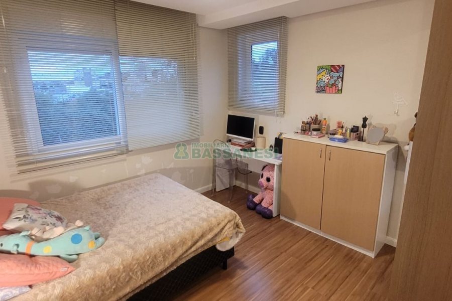 Casa com 270m², 3 dormitórios, 2 vagas, no bairro Altos do Seminario em Caxias do Sul para Comprar