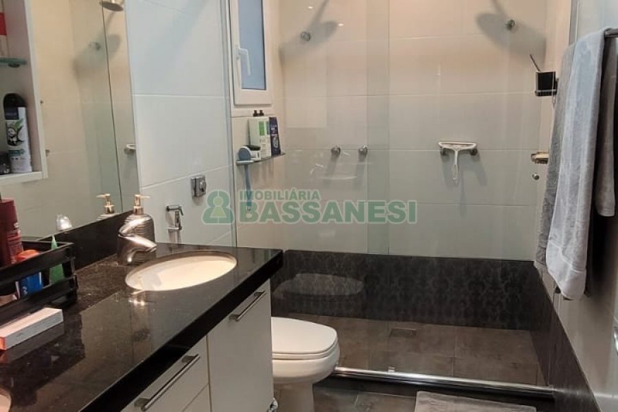 Casa com 270m², 3 dormitórios, 2 vagas, no bairro Altos do Seminario em Caxias do Sul para Comprar