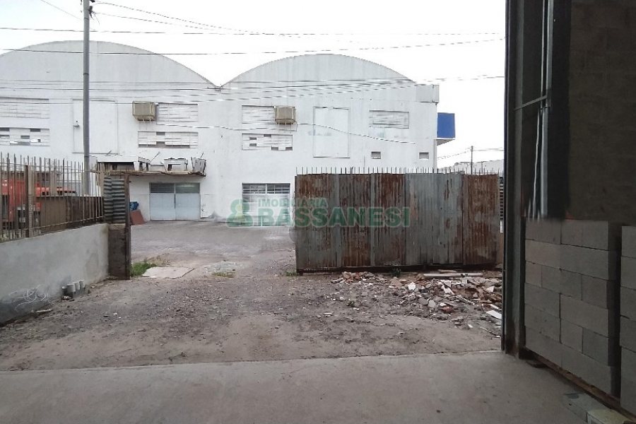 Pavilhão com 252m², no bairro Sagrada Família em Caxias do Sul para Alugar