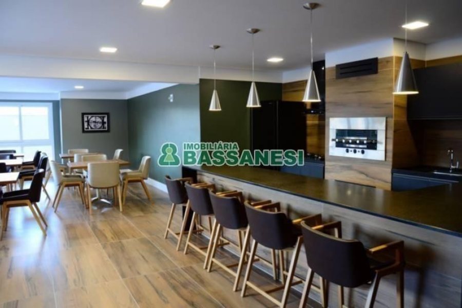 Apto Mobiliado com 58m², 2 dormitórios, 2 vagas, no bairro Madureira em Caxias do Sul para Alugar