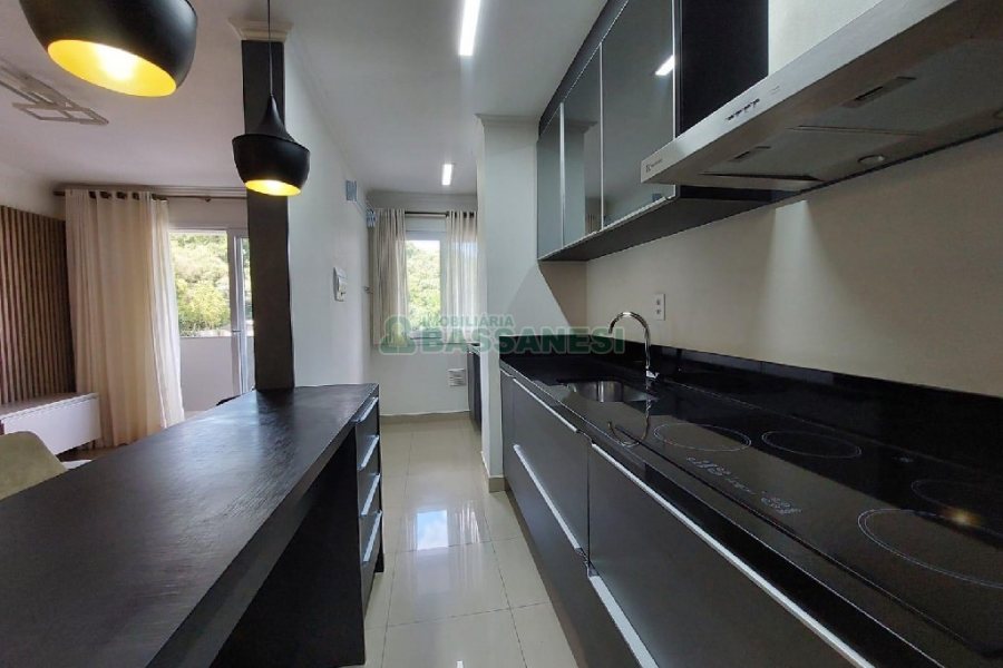 Apto Mobiliado com 58m², 2 dormitórios, 2 vagas, no bairro Madureira em Caxias do Sul para Alugar