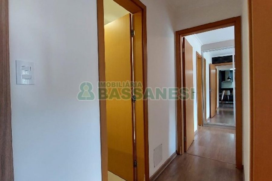 Apto Mobiliado com 58m², 2 dormitórios, 2 vagas, no bairro Madureira em Caxias do Sul para Alugar