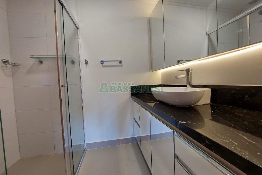 Apto Mobiliado com 58m², 2 dormitórios, 2 vagas, no bairro Madureira em Caxias do Sul para Alugar