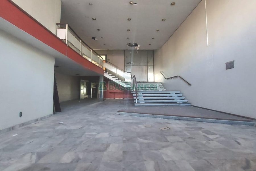 Predio com 3888m², no bairro Centro em Caxias do Sul para Alugar ou Comprar