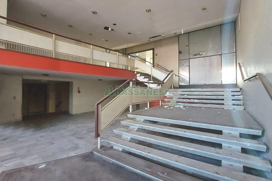 Predio com 3888m², no bairro Centro em Caxias do Sul para Alugar ou Comprar