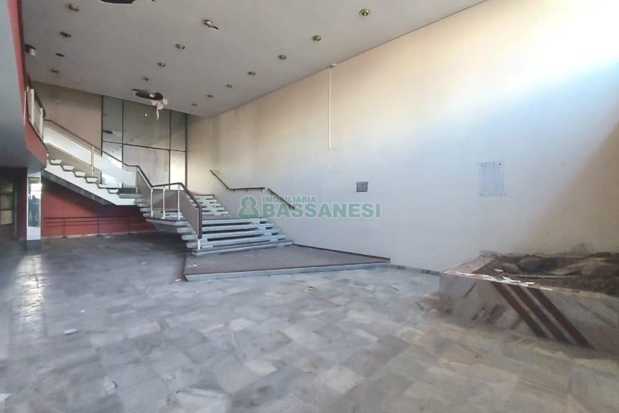 Predio com 3888m², no bairro Centro em Caxias do Sul para Alugar ou Comprar