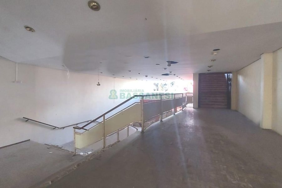 Predio com 3888m², no bairro Centro em Caxias do Sul para Alugar ou Comprar