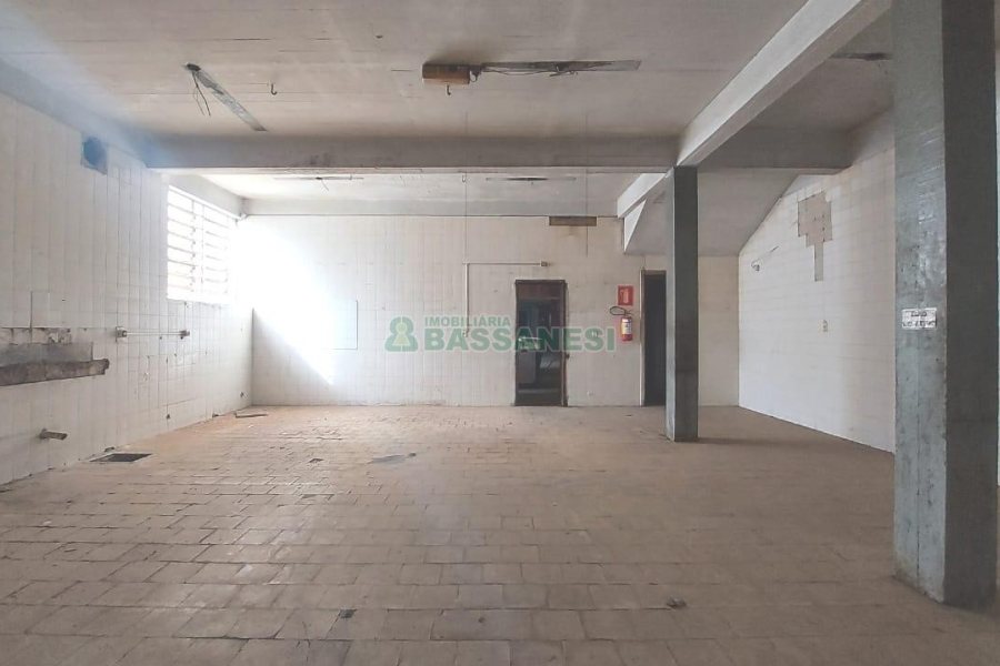 Predio com 3888m², no bairro Centro em Caxias do Sul para Alugar ou Comprar