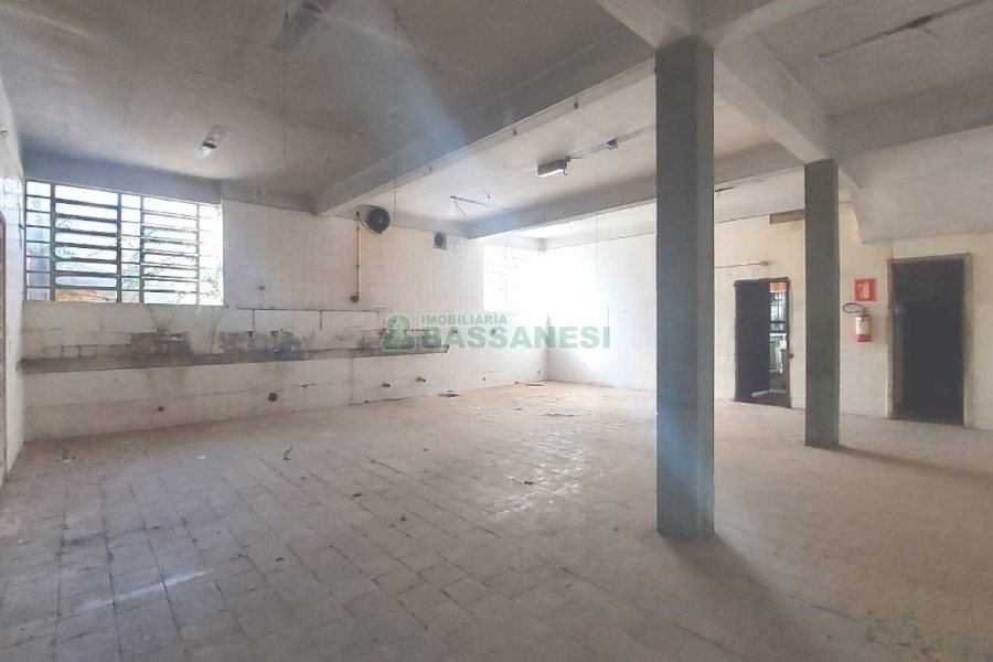 Predio com 3888m², no bairro Centro em Caxias do Sul para Alugar ou Comprar