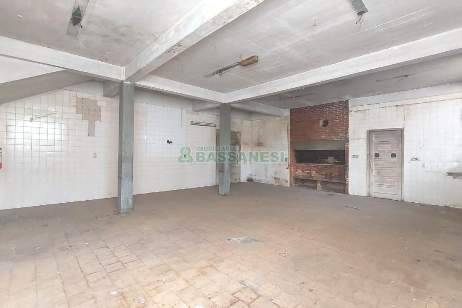 Predio com 3888m², no bairro Centro em Caxias do Sul para Alugar ou Comprar