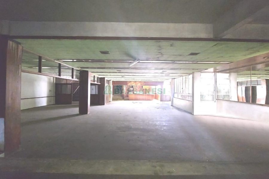 Predio com 3888m², no bairro Centro em Caxias do Sul para Alugar ou Comprar