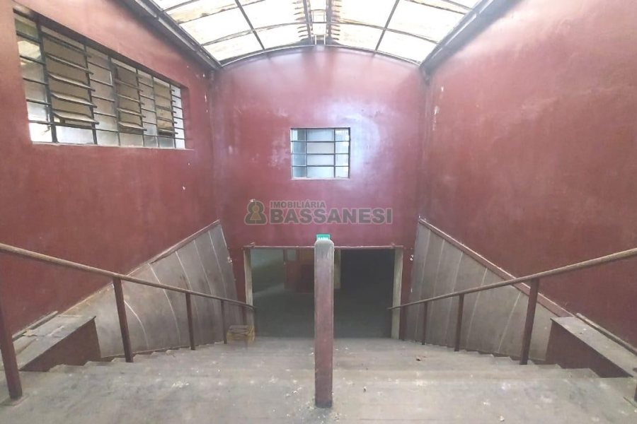 Predio com 3888m², no bairro Centro em Caxias do Sul para Alugar ou Comprar