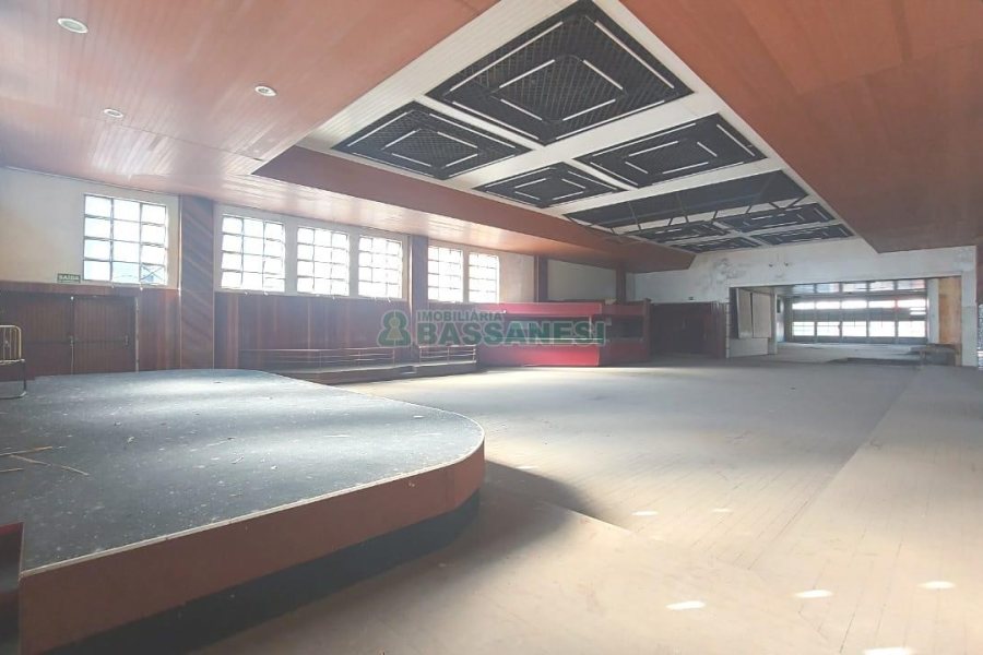 Predio com 3888m², no bairro Centro em Caxias do Sul para Alugar ou Comprar