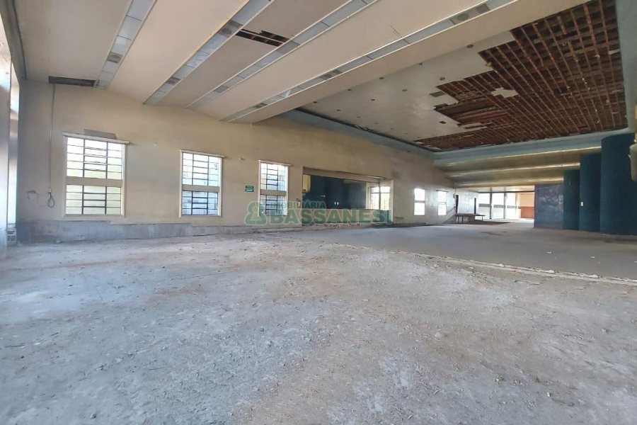 Predio com 3888m², no bairro Centro em Caxias do Sul para Alugar ou Comprar