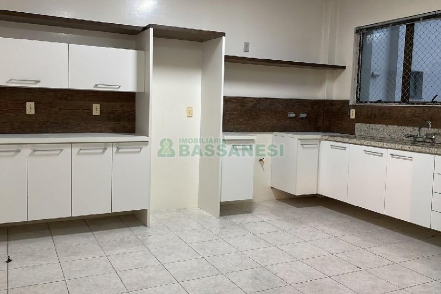 Apartamento com 147m², 3 dormitórios, 1 vaga, no bairro Centro em Caxias do Sul para Alugar ou Comprar