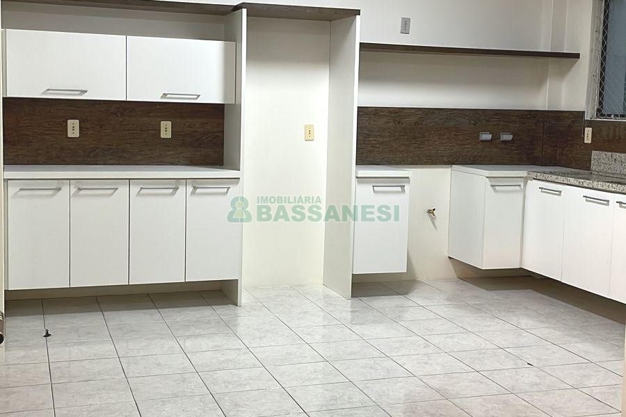 Apartamento com 147m², 3 dormitórios, 1 vaga, no bairro Centro em Caxias do Sul para Alugar ou Comprar