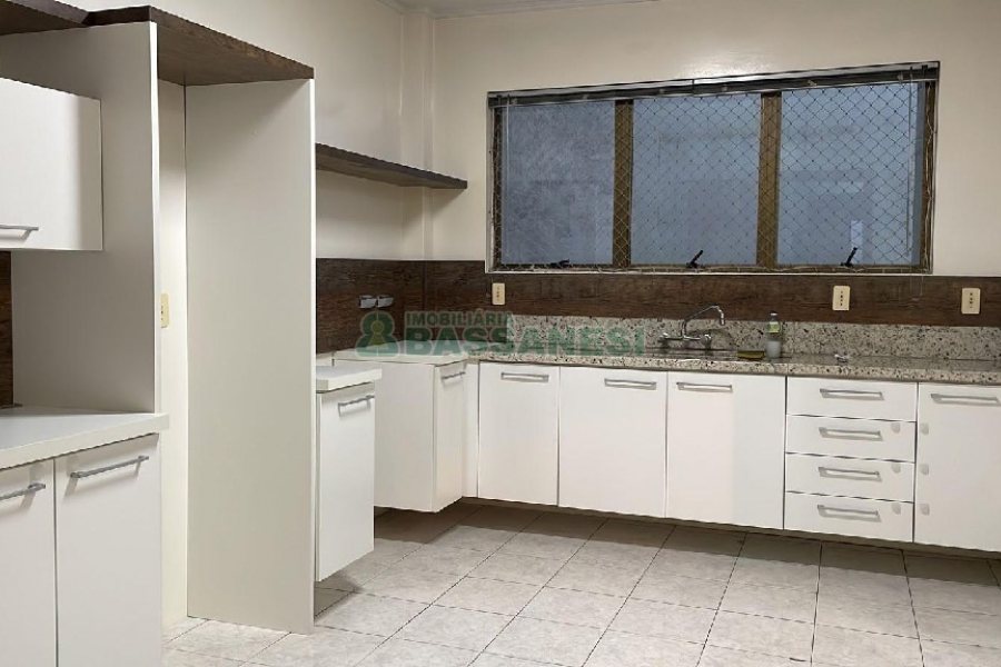 Apartamento com 147m², 3 dormitórios, 1 vaga, no bairro Centro em Caxias do Sul para Alugar ou Comprar