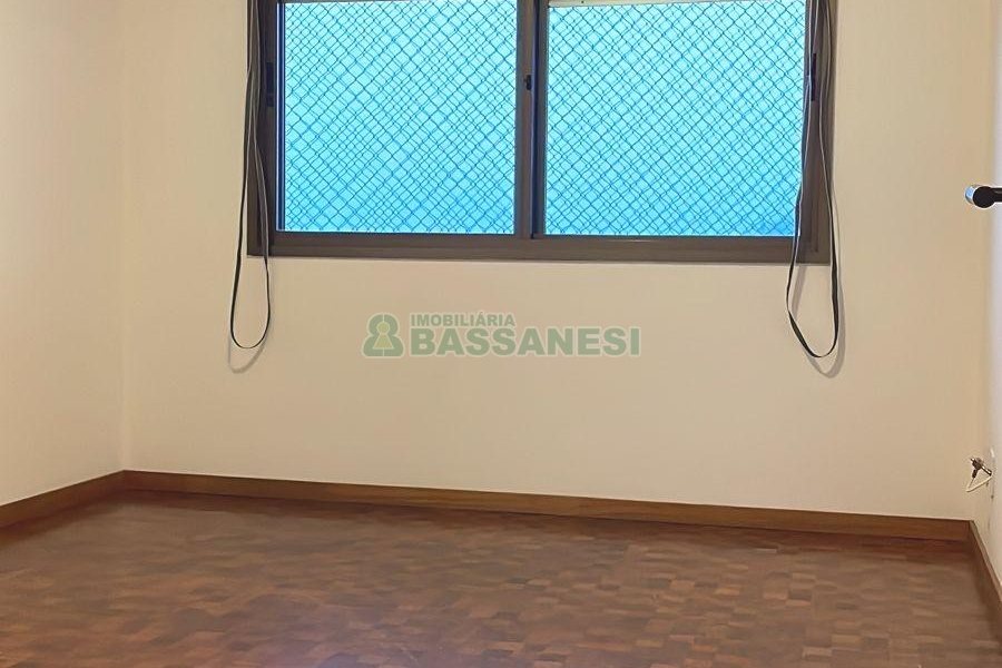 Apartamento com 147m², 3 dormitórios, 1 vaga, no bairro Centro em Caxias do Sul para Alugar ou Comprar