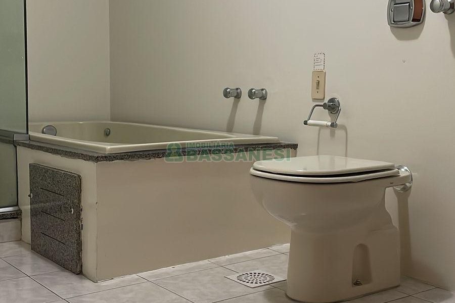 Apartamento com 147m², 3 dormitórios, 1 vaga, no bairro Centro em Caxias do Sul para Alugar ou Comprar