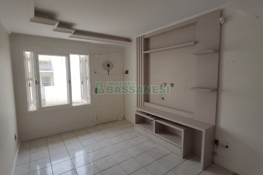 Sobrado com 69m², 2 dormitórios, 1 vaga, no bairro Cinqüentenário em Caxias do Sul para Comprar