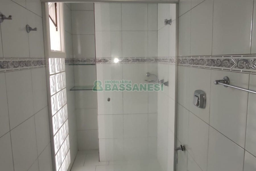 Sobrado com 69m², 2 dormitórios, 1 vaga, no bairro Cinqüentenário em Caxias do Sul para Comprar