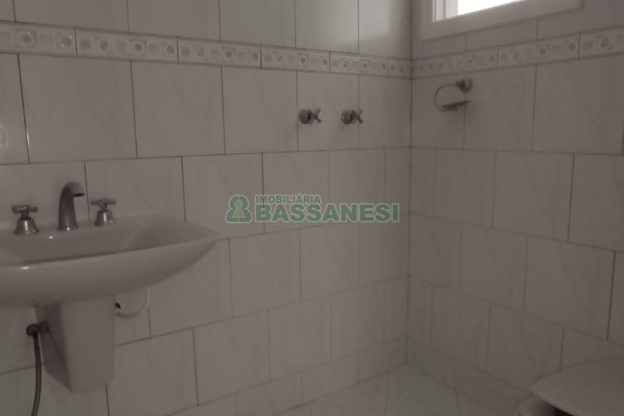 Sobrado com 69m², 2 dormitórios, 1 vaga, no bairro Cinqüentenário em Caxias do Sul para Comprar