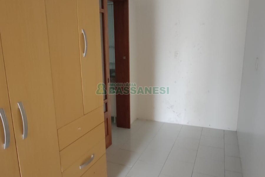 Sobrado com 69m², 2 dormitórios, 1 vaga, no bairro Cinqüentenário em Caxias do Sul para Comprar