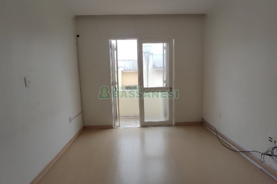 Sobrado com 69m², 2 dormitórios, 1 vaga, no bairro Cinqüentenário em Caxias do Sul para Comprar