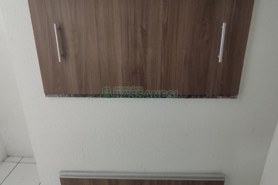 Sobrado com 69m², 2 dormitórios, 1 vaga, no bairro Cinqüentenário em Caxias do Sul para Comprar