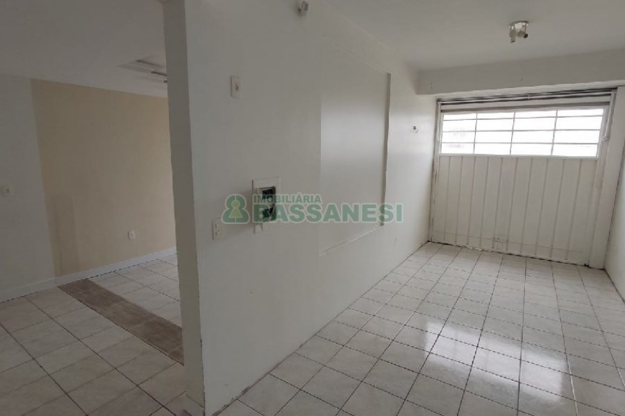 Sobrado com 69m², 2 dormitórios, 1 vaga, no bairro Cinqüentenário em Caxias do Sul para Comprar