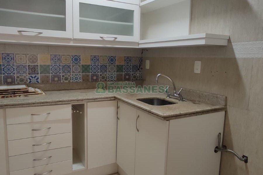 Sobrado com 69m², 2 dormitórios, 1 vaga, no bairro Cinqüentenário em Caxias do Sul para Comprar