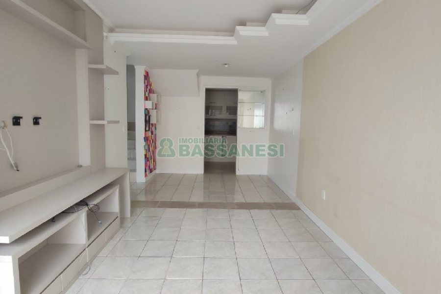 Sobrado com 69m², 2 dormitórios, 1 vaga, no bairro Cinqüentenário em Caxias do Sul para Comprar