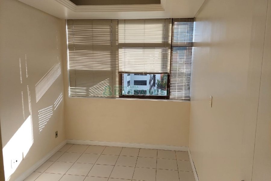 Sala com 52m², 1 vaga, no bairro Centro em Caxias do Sul para Comprar