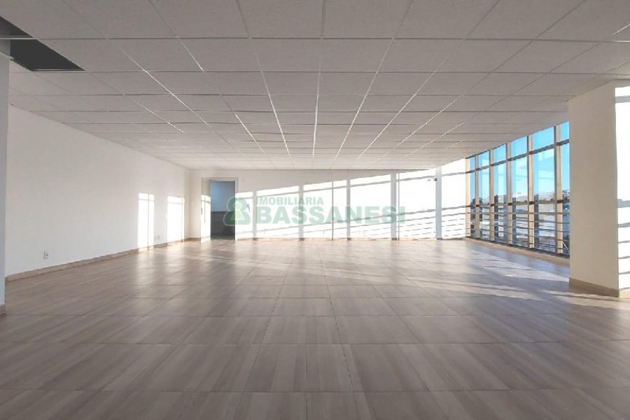 Sala com 107m², 1 vaga, no bairro Floresta em Caxias do Sul para Alugar