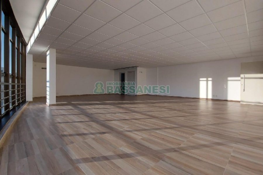 Sala com 107m², 1 vaga, no bairro Floresta em Caxias do Sul para Alugar