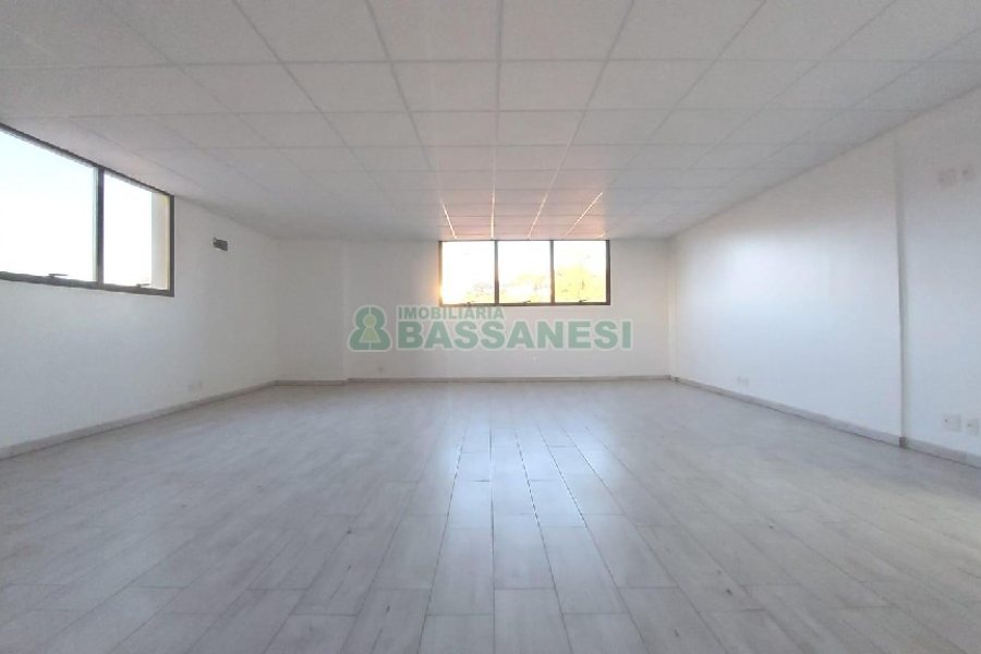 Sala com 70m², 1 vaga, no bairro Floresta em Caxias do Sul para Alugar