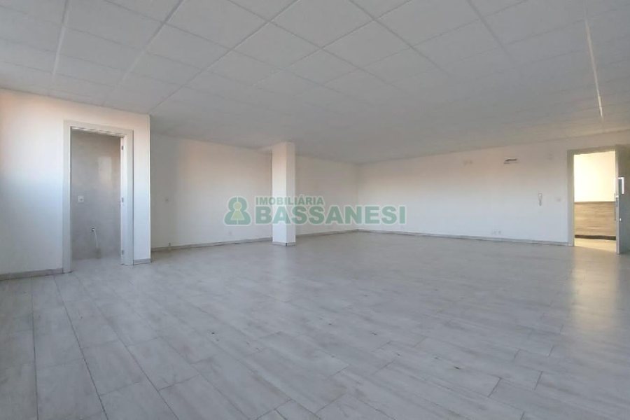 Sala com 63m², 1 vaga, no bairro Floresta em Caxias do Sul para Alugar