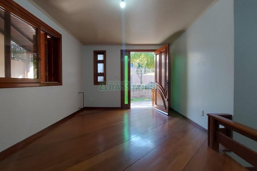 Casa com 312m², 4 dormitórios, 2 vagas, no bairro Cristo Redentor em Caxias do Sul para Alugar