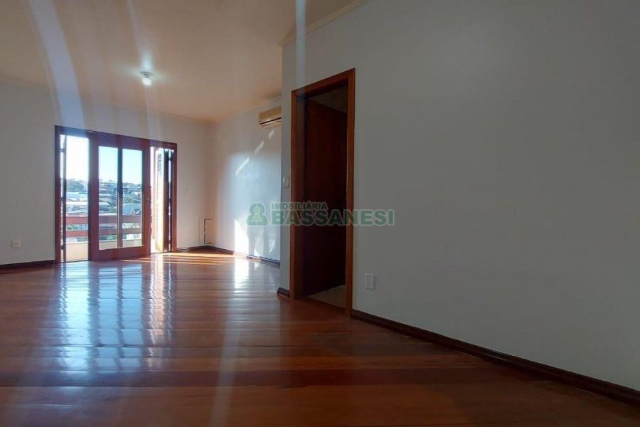 Casa com 312m², 4 dormitórios, 2 vagas, no bairro Cristo Redentor em Caxias do Sul para Alugar